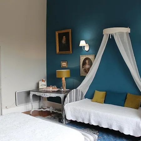 Chambres D'hotes Les Meneaux Bed & Breakfast *