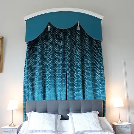 Chambres D'hotes Les Meneaux Bed & Breakfast *
